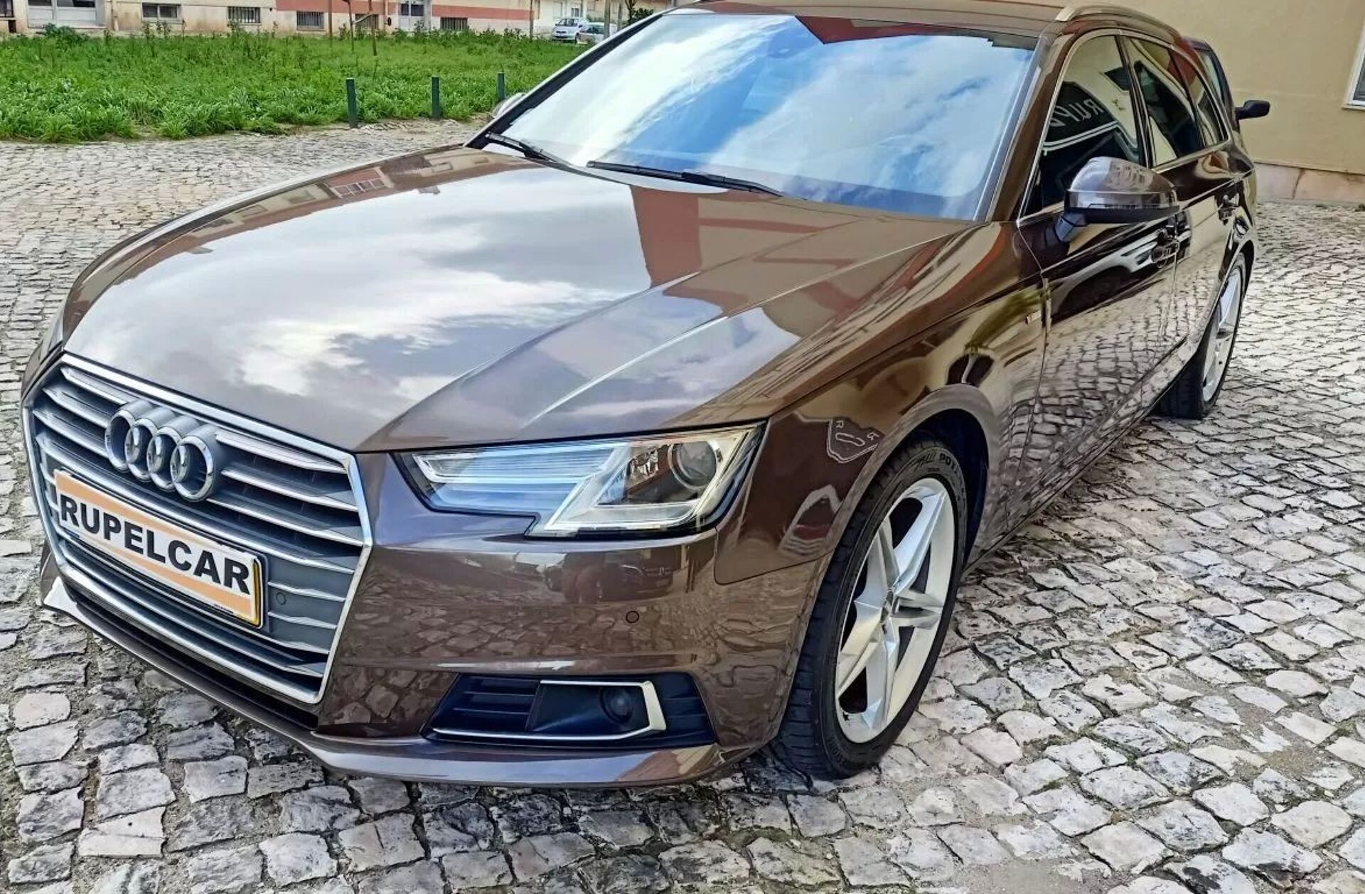 AUDI A4 2.0 TDI S-line S tronic