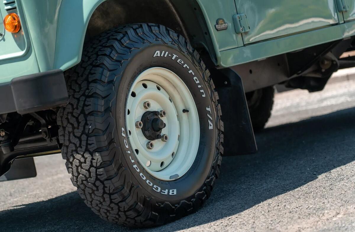 LAND ROVER Defender 110 SW 2.5 Td5 SE