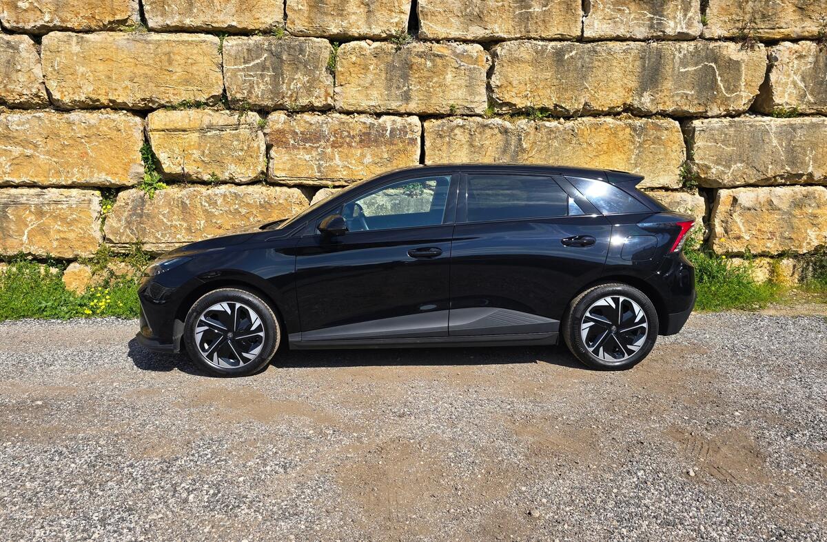 MG MG4 64 kWh Luxury