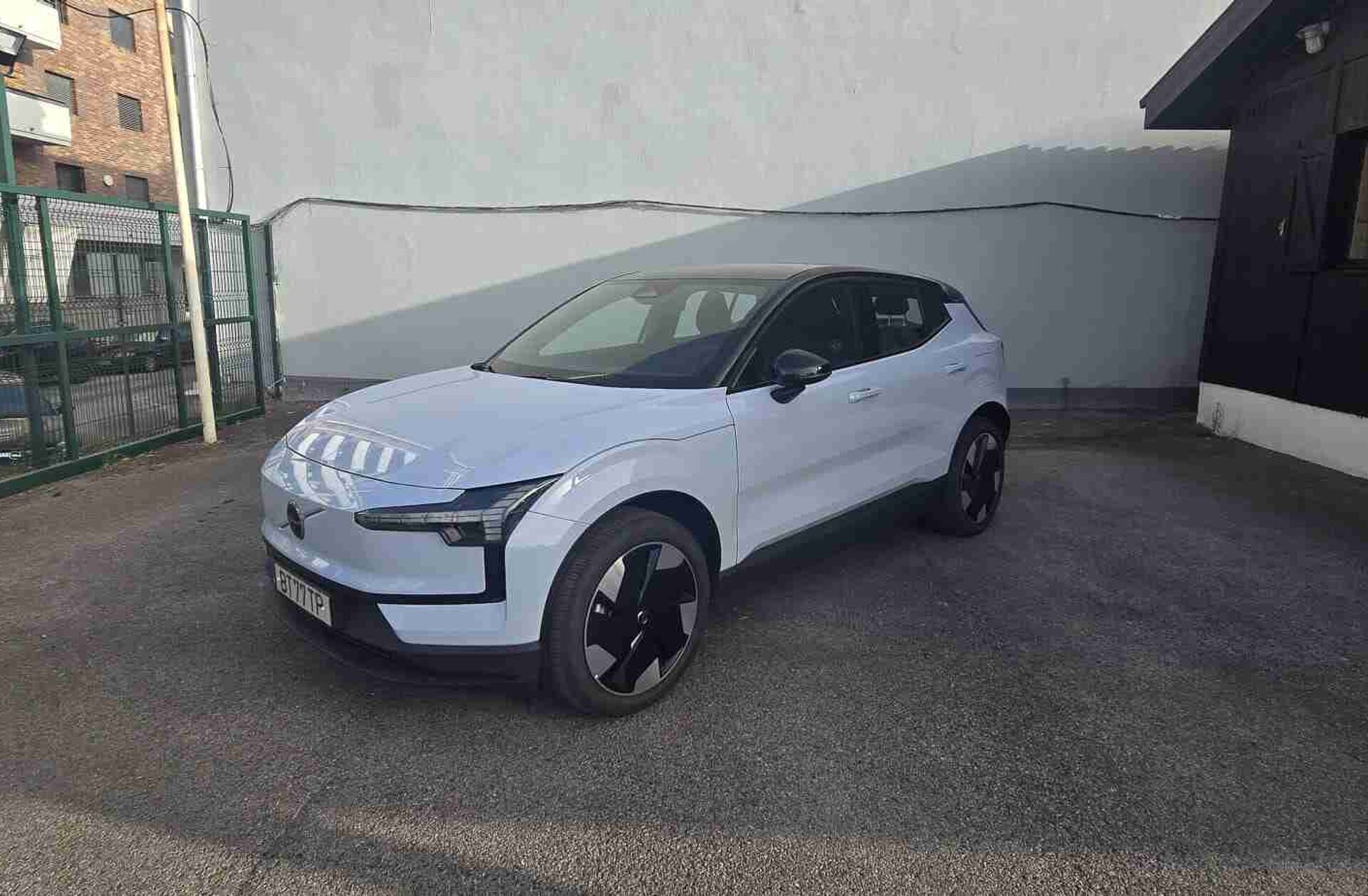 VOLVO EX30 69 kWh Single Motor Extended Range Plus