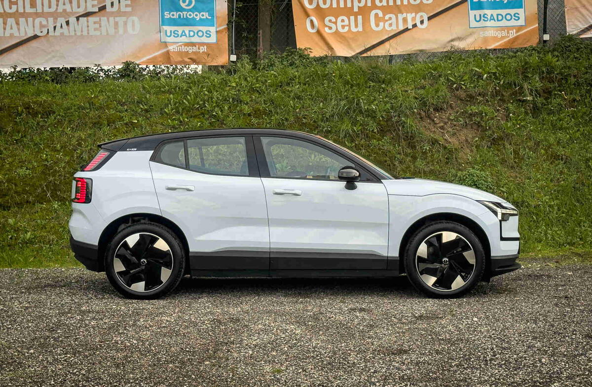 VOLVO EX30 69 kWh Single Motor Extended Range Plus