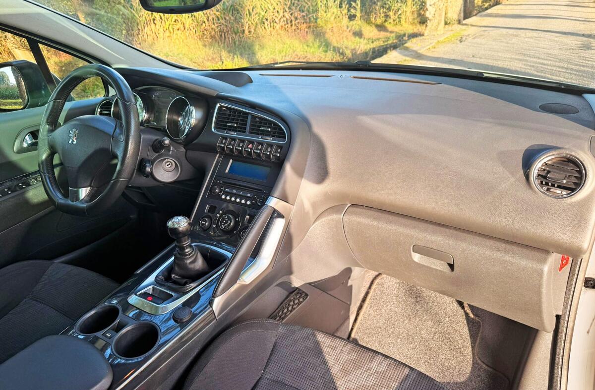 PEUGEOT 3008 1.6 HDi Executive