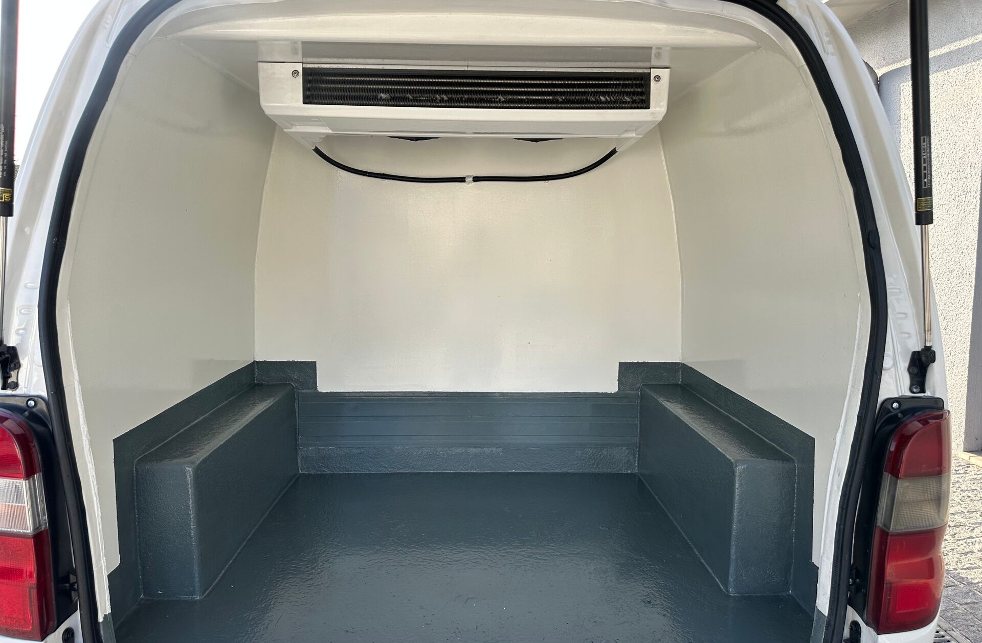 TOYOTA Hiace 2.5 D-4D Curto 2.8T AC