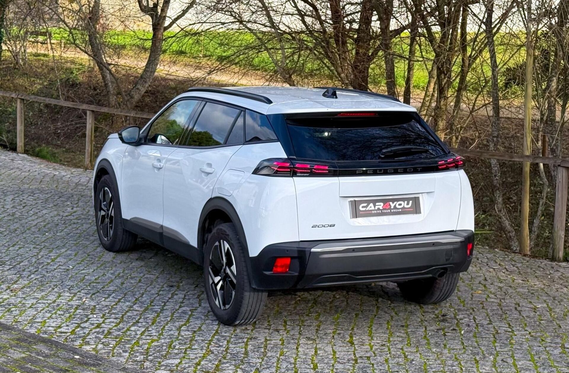 PEUGEOT 2008 1.2 PureTech Allure