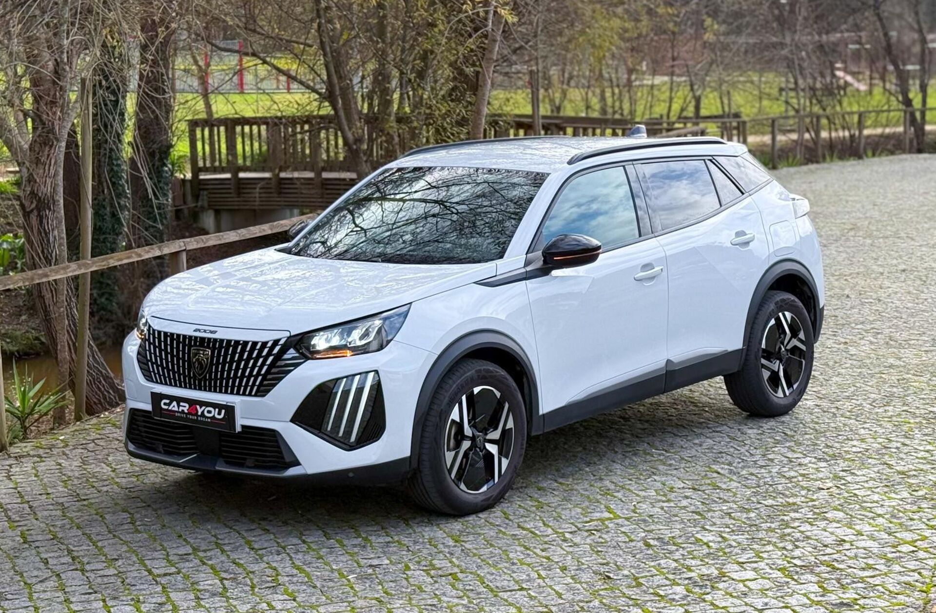 PEUGEOT 2008 1.2 PureTech Allure