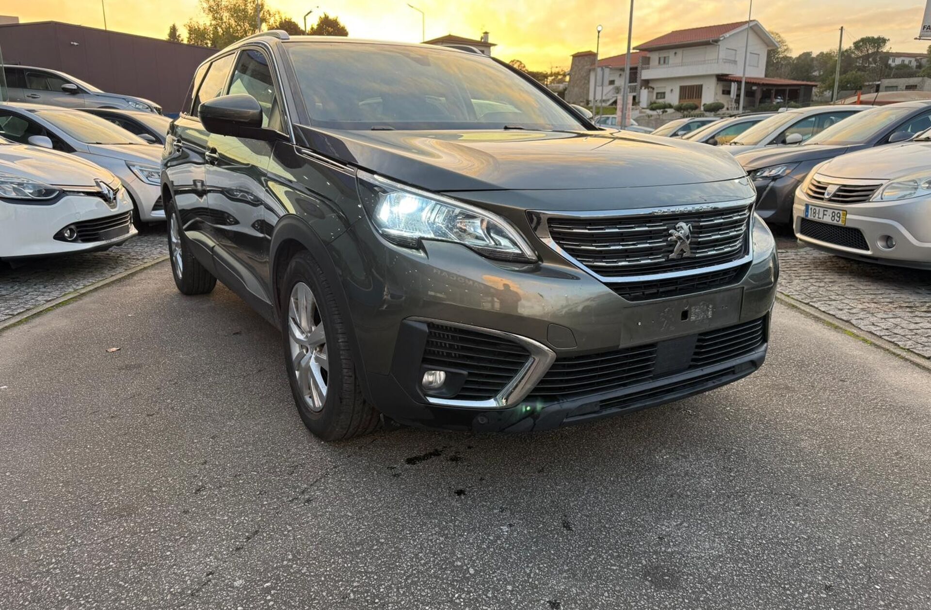 PEUGEOT 5008 1.2 PureTech Active
