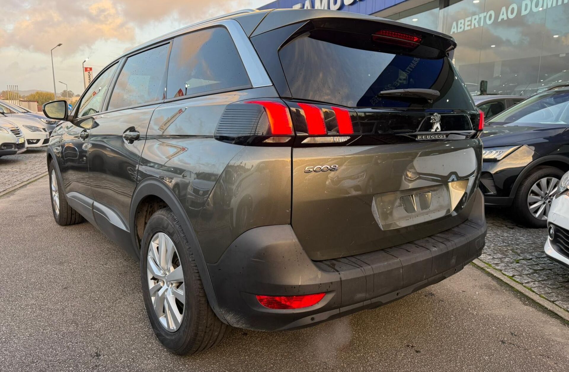 PEUGEOT 5008 1.2 PureTech Active