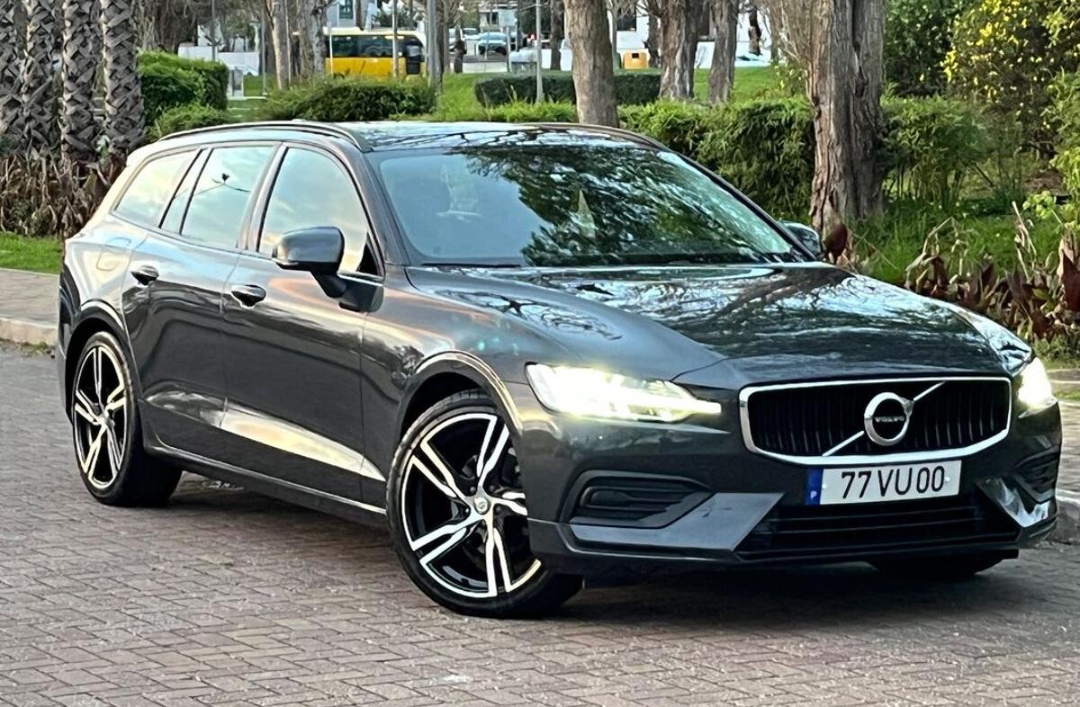 VOLVO V60 2.0 D3 Momentum Geartronic
