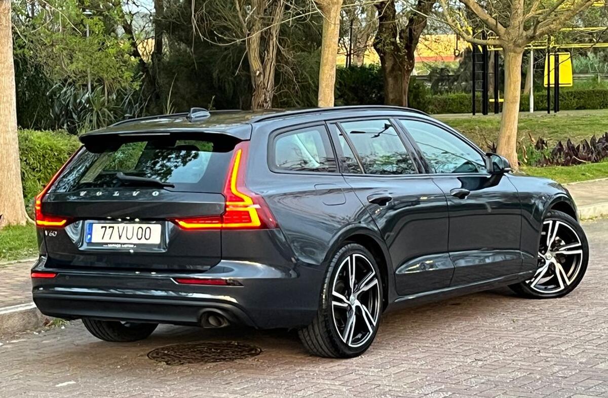 VOLVO V60 2.0 D3 Momentum Geartronic