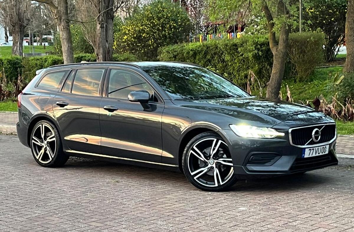 VOLVO V60 2.0 D3 Momentum Geartronic