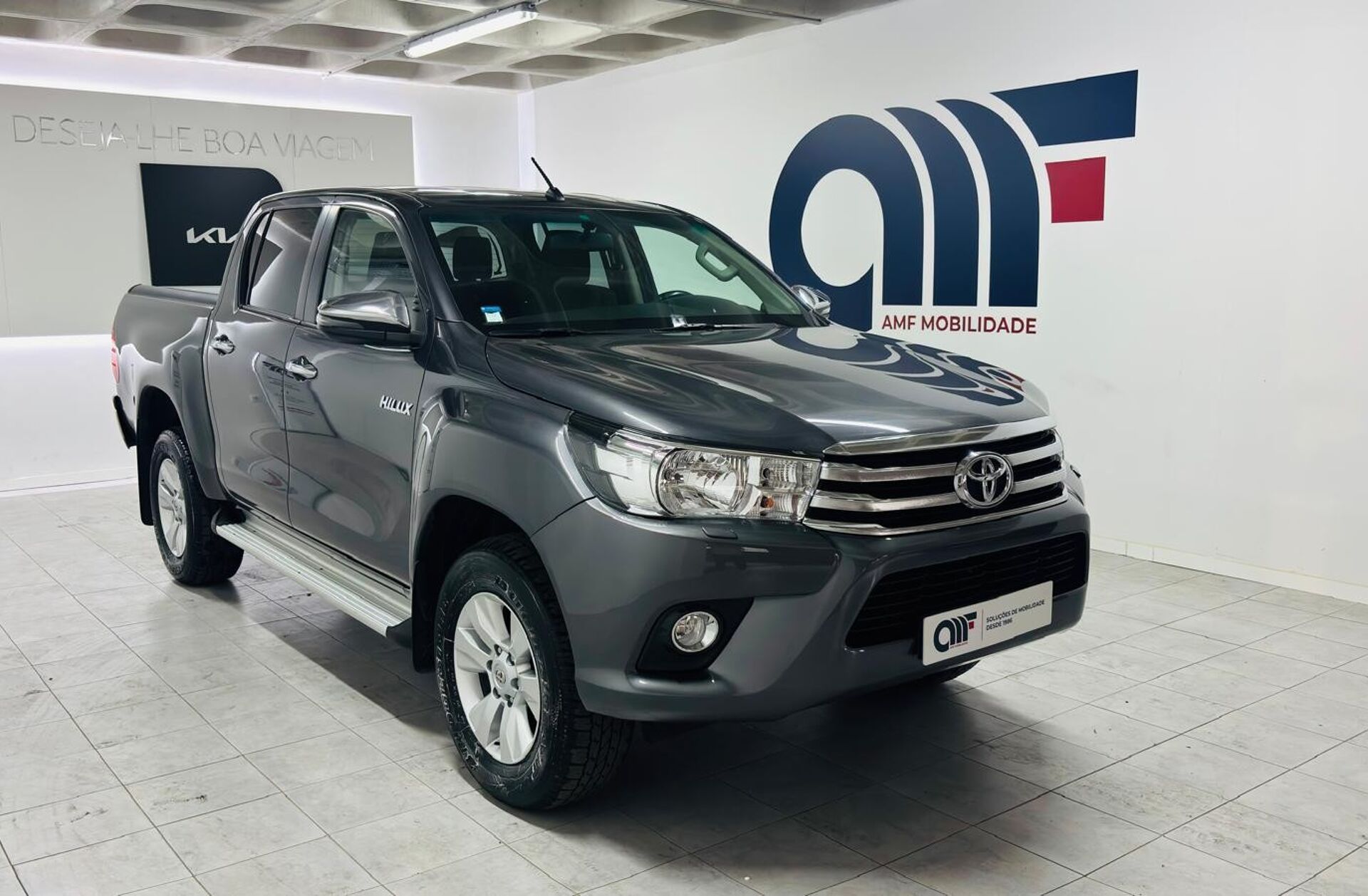 TOYOTA Hilux 2.4 D-4D 2WD CD Tracker