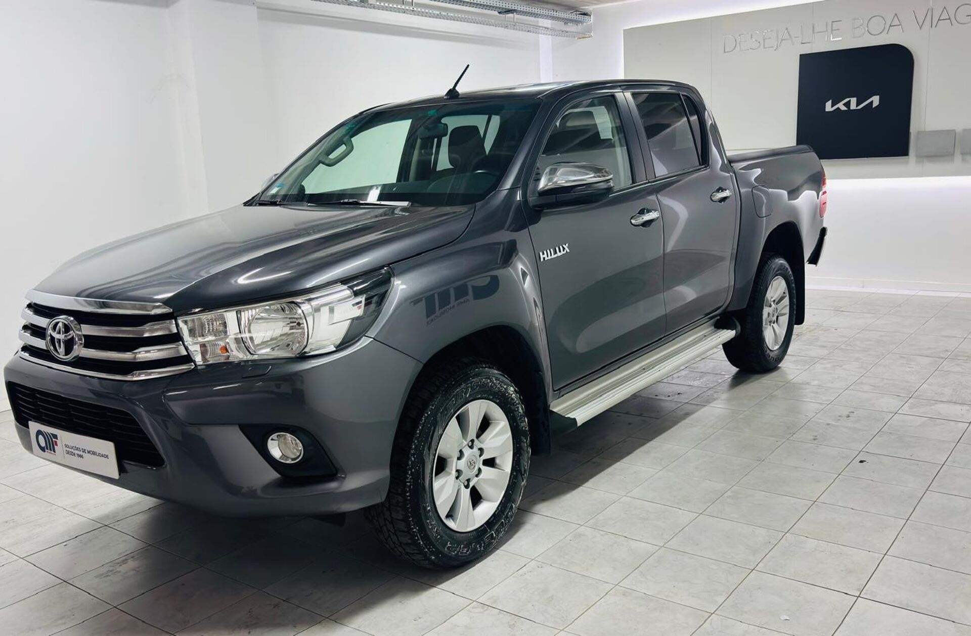 TOYOTA Hilux 2.4 D-4D 2WD CD Tracker