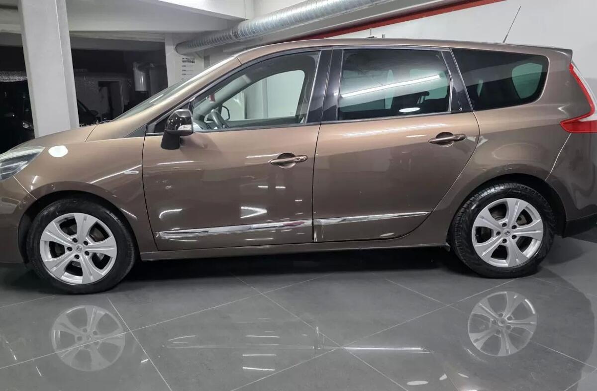 RENAULT Scénic G. 1.5 dCi Bose Edition 7L