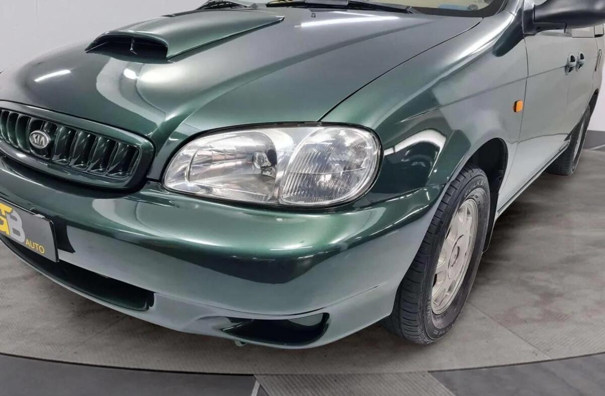 KIA Carnival 2.9 TDi LS