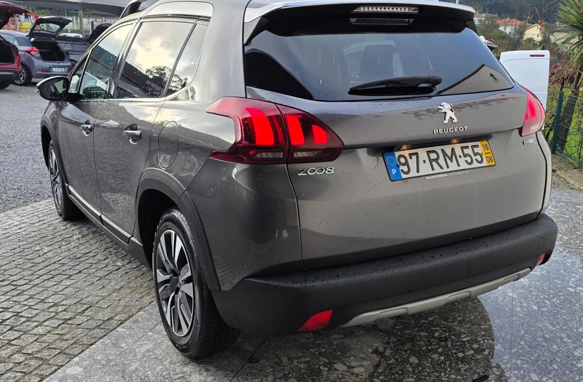 PEUGEOT 2008 1.2 PureTech Allure