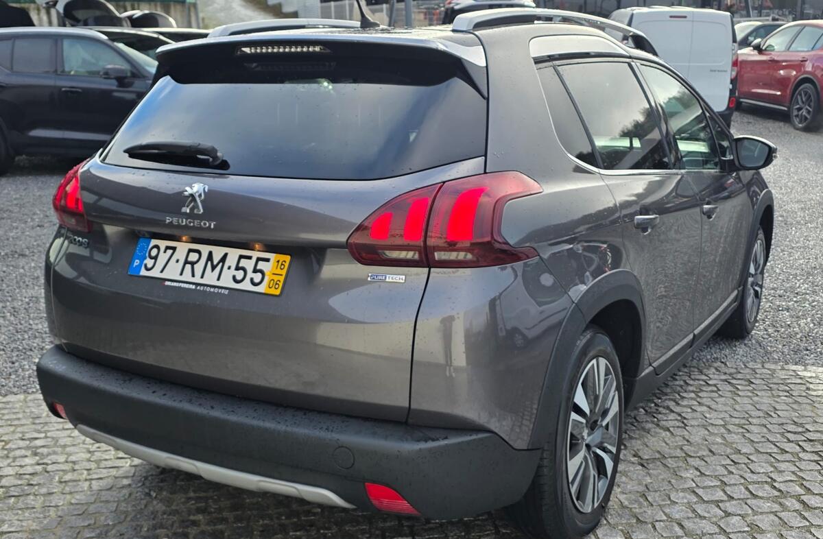 PEUGEOT 2008 1.2 PureTech Allure