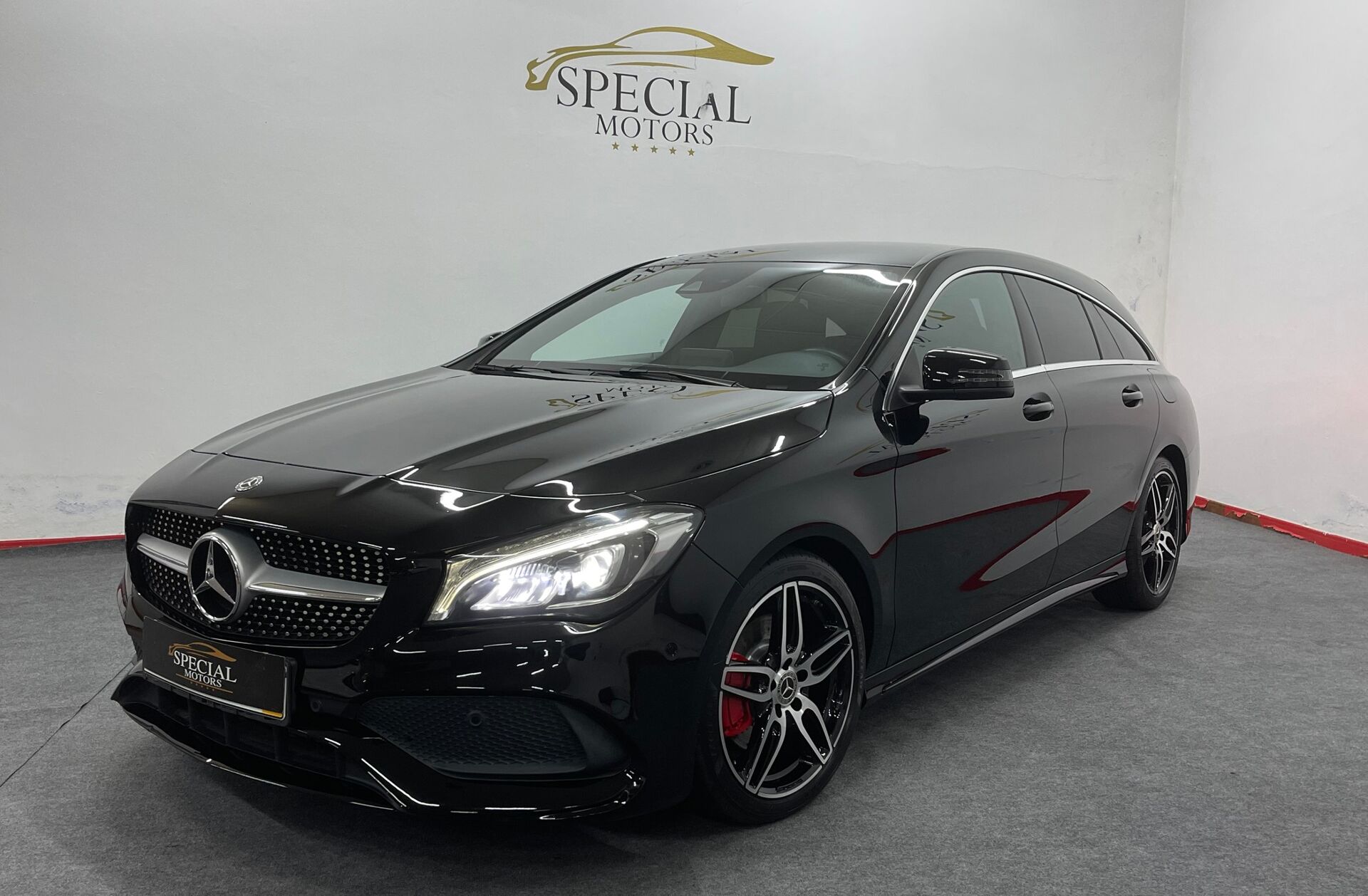 MERCEDES Classe CLA CLA 220 d Shooting Brake AMG Line Aut.