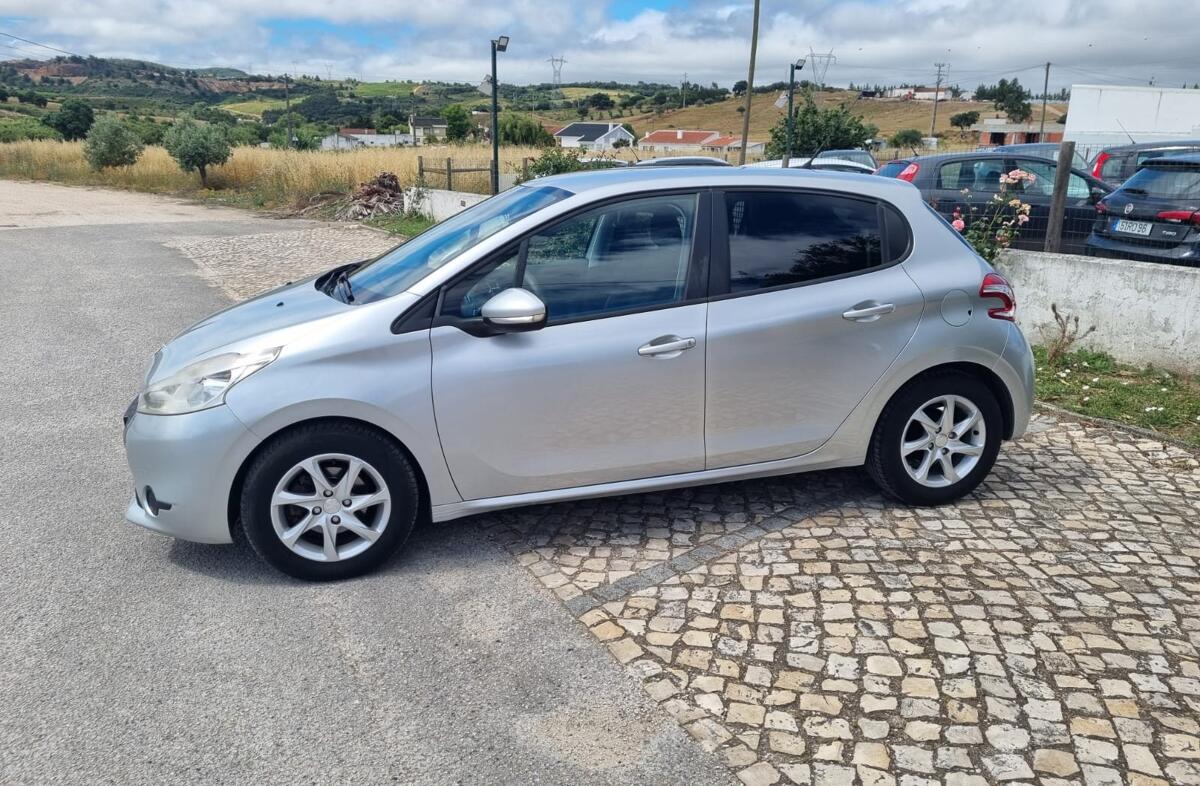 PEUGEOT 208 1.4 HDi Allure