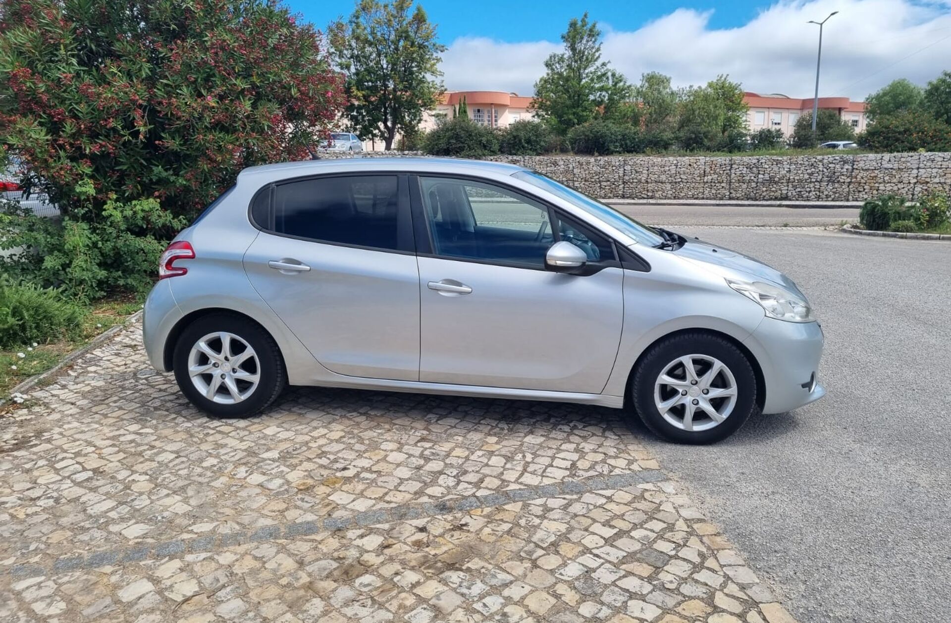 PEUGEOT 208 1.4 HDi Allure