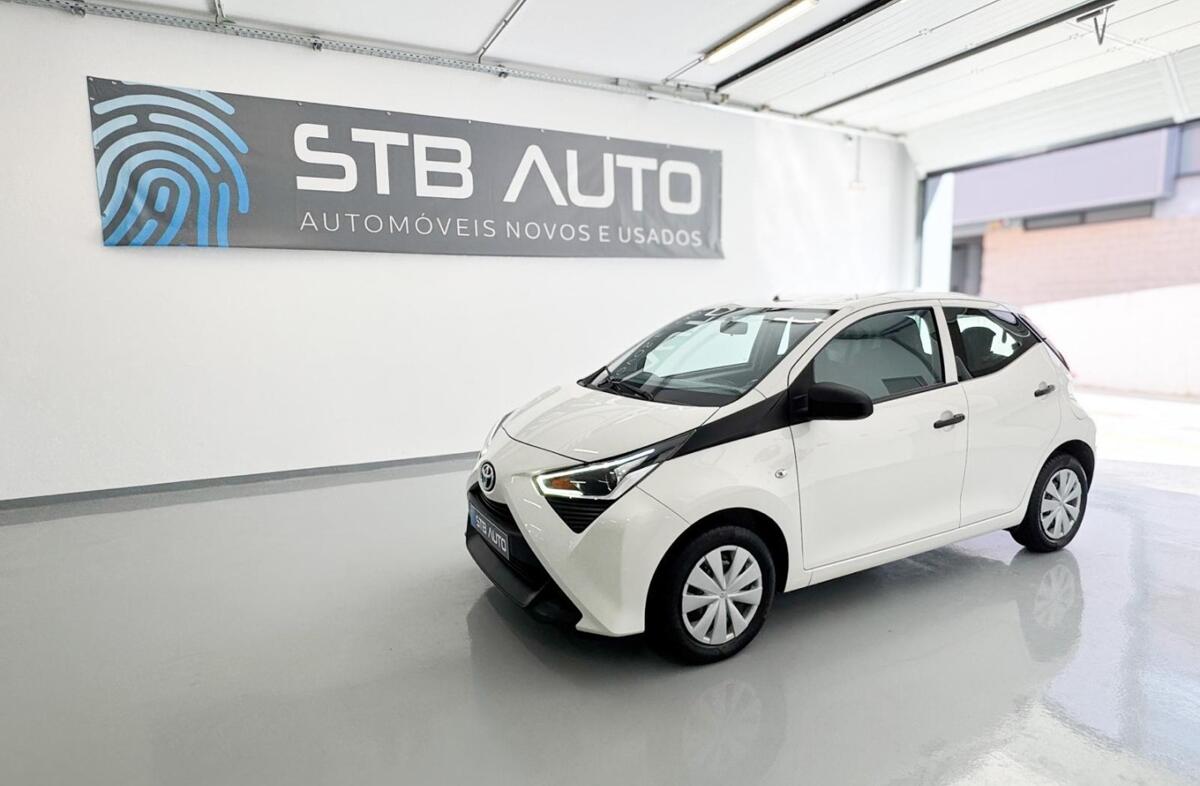 TOYOTA Aygo 1.0 X-Play Plus