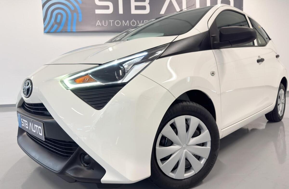 TOYOTA Aygo 1.0 X-Play Plus