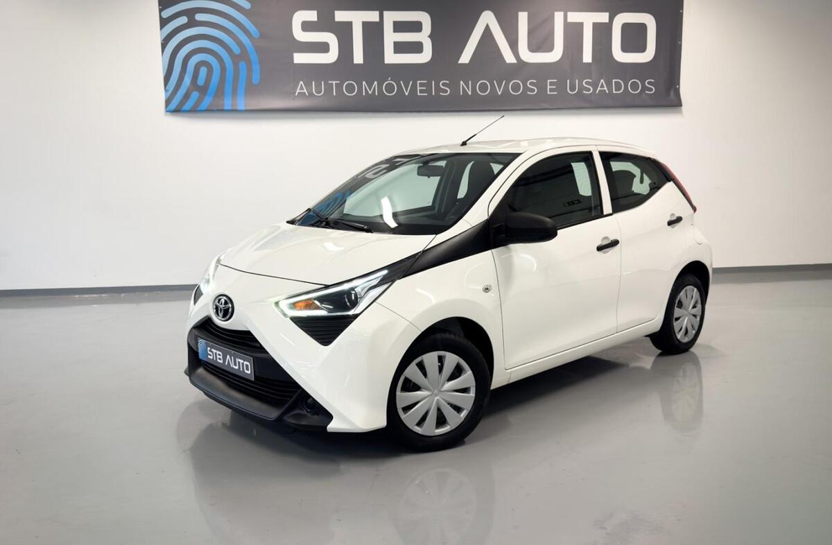 TOYOTA Aygo 1.0 X-Play Plus