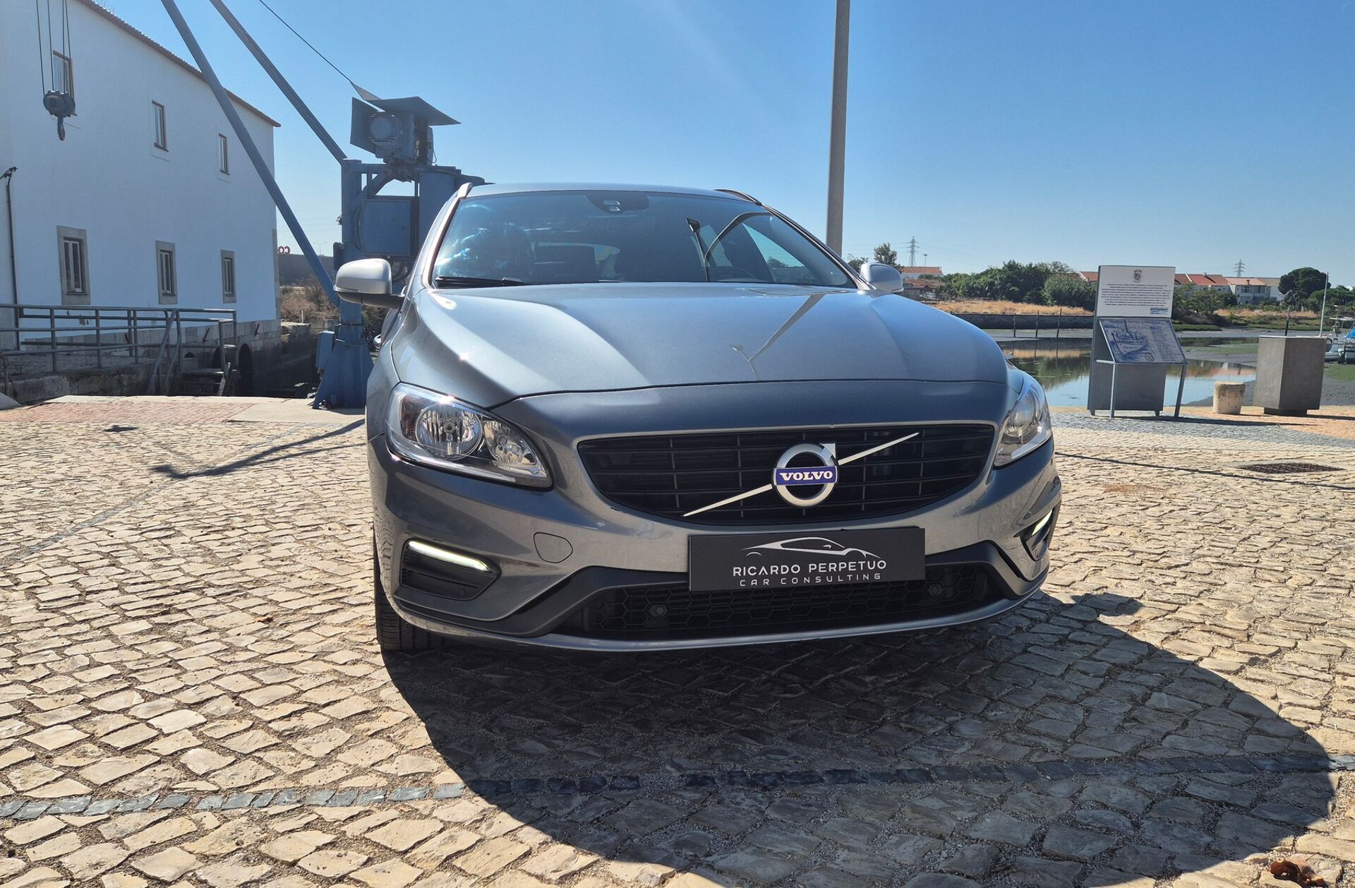 VOLVO V60 2.0 D2 R-Design