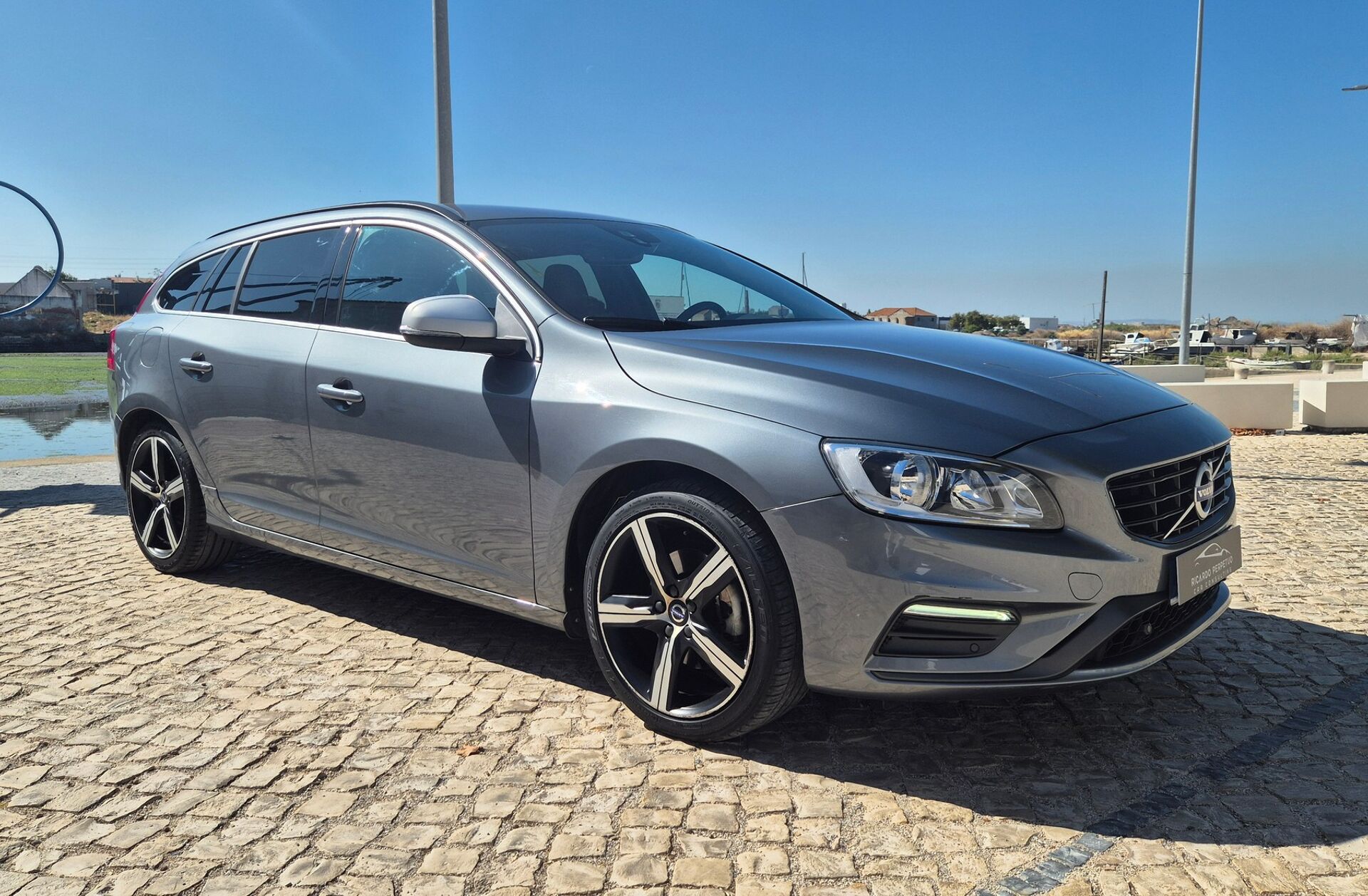 VOLVO V60 2.0 D2 R-Design
