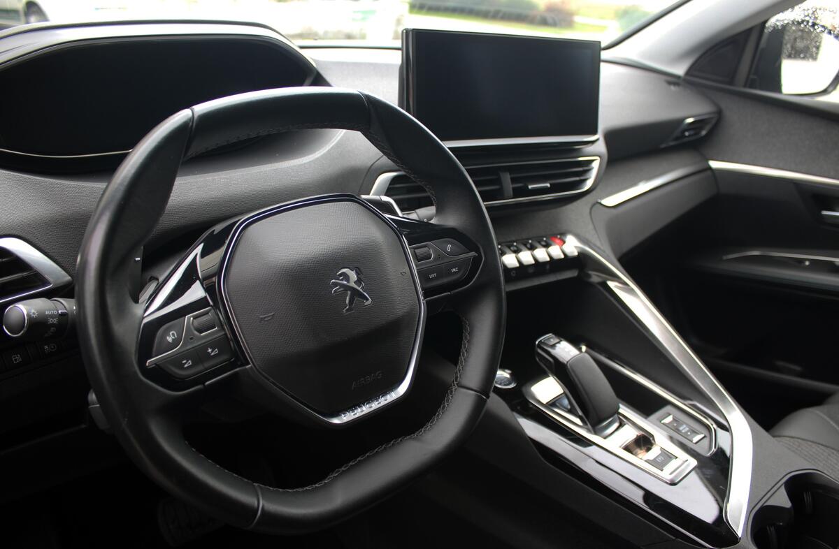 PEUGEOT 3008 1.6 Hybrid Allure e-EAT8