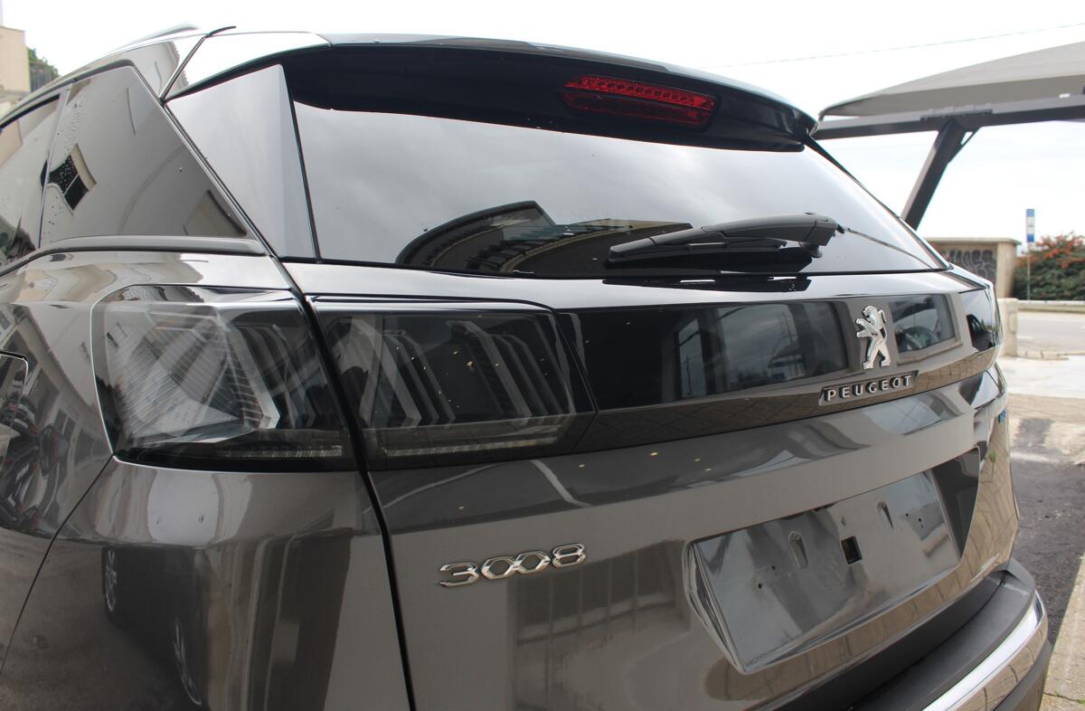 PEUGEOT 3008 1.6 Hybrid Allure e-EAT8