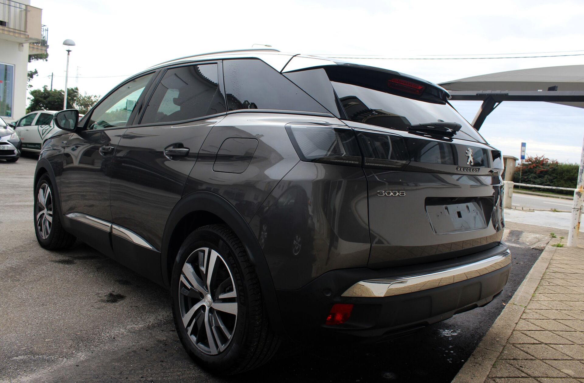 PEUGEOT 3008 1.6 Hybrid Allure e-EAT8