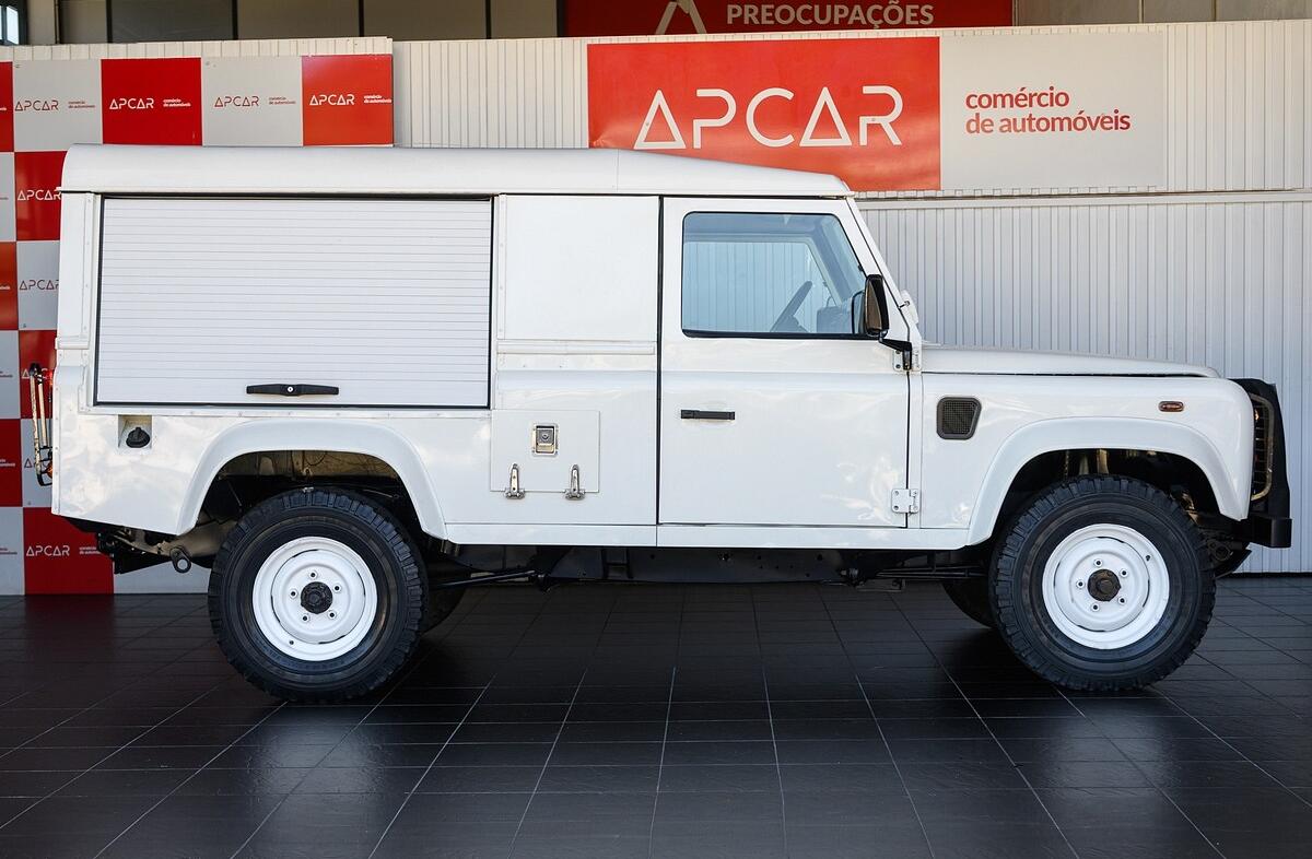 LAND ROVER Defender 90 ST 2.5 Td5 E