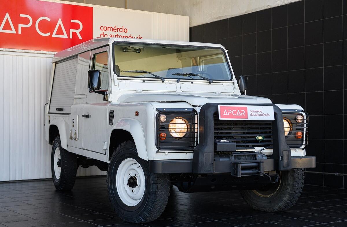 LAND ROVER Defender 90 ST 2.5 Td5 E