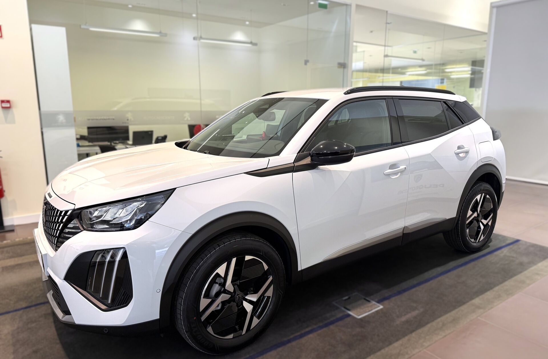 PEUGEOT 2008 1.2 PureTech Allure