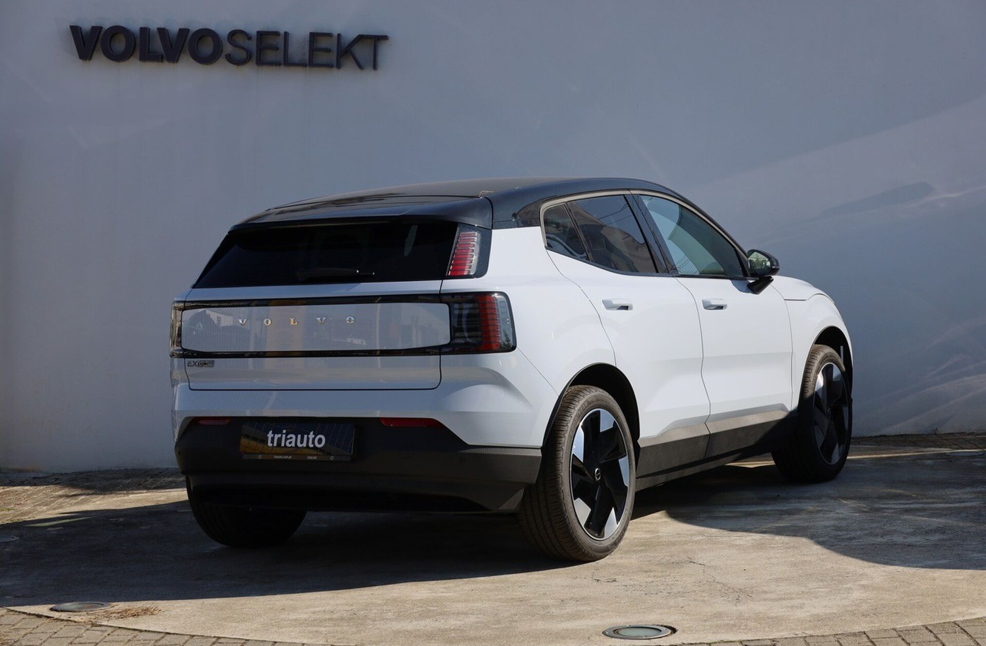 VOLVO EX30 69 kWh Single Motor Extended Range Plus