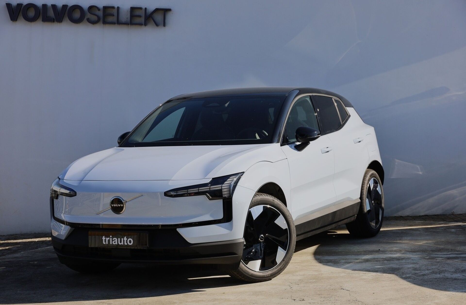 VOLVO EX30 69 kWh Single Motor Extended Range Plus