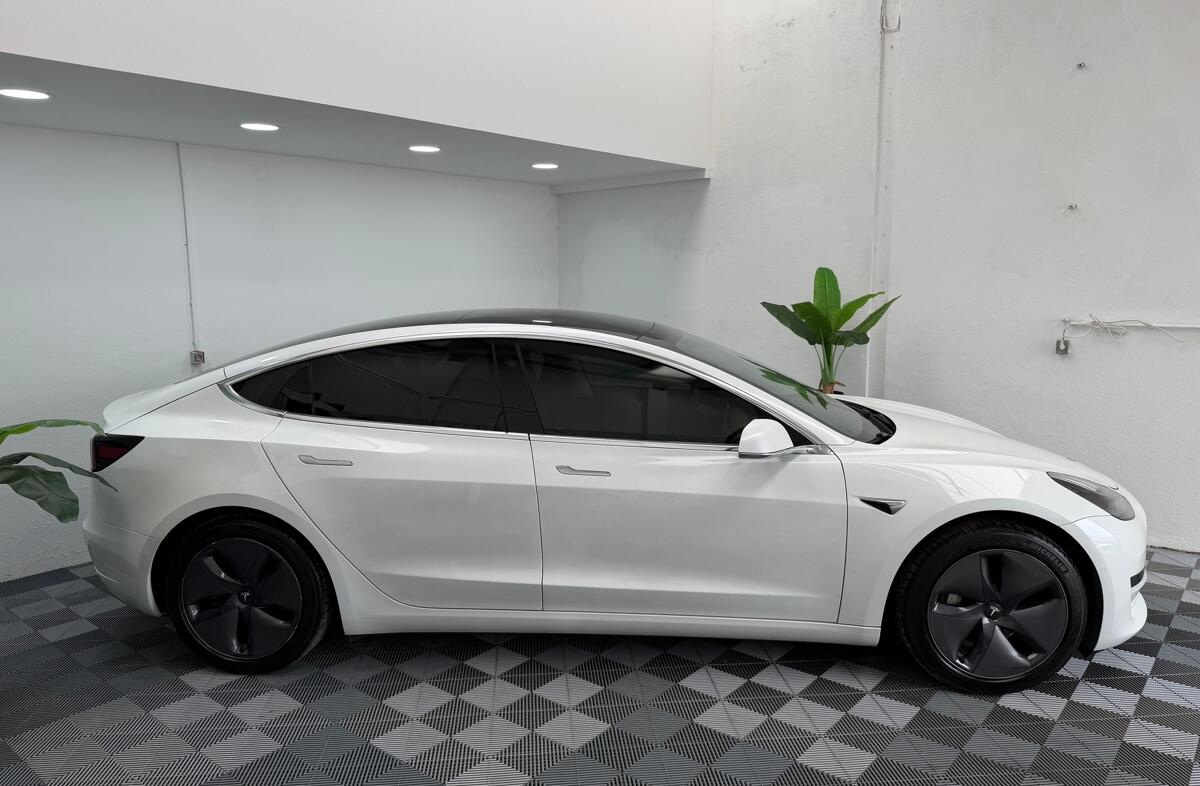 TESLA Model 3 Standard Range Plus RWD