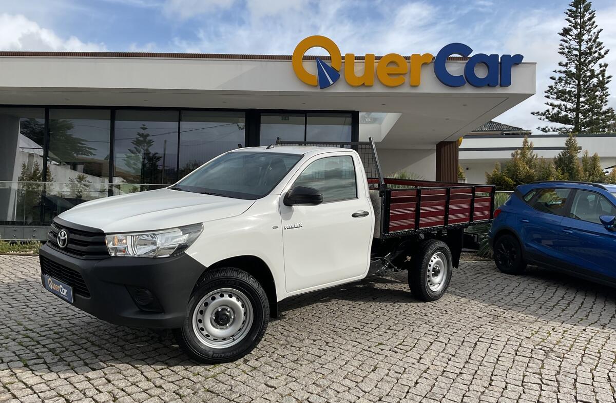 TOYOTA Hilux 2.4 D-4D 2WD CE
