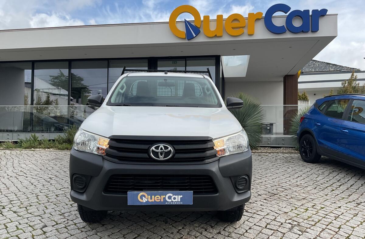 TOYOTA Hilux 2.4 D-4D 2WD CE