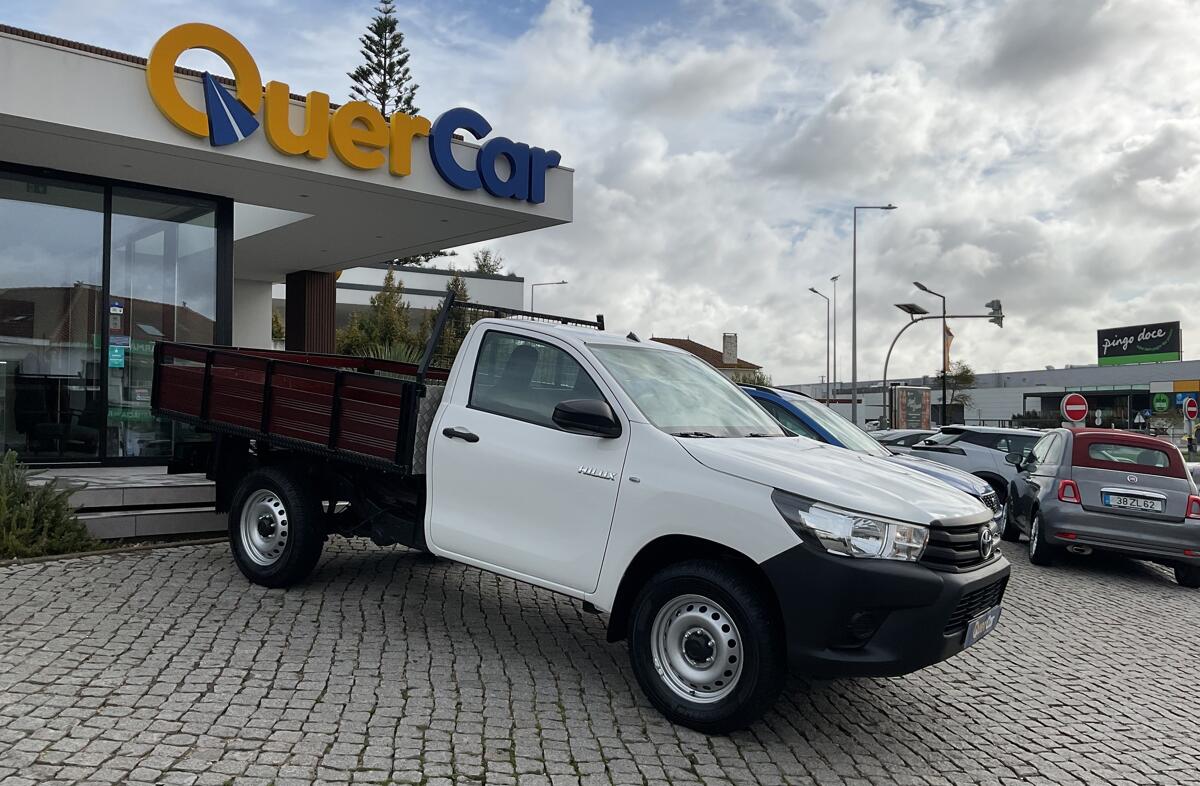 TOYOTA Hilux 2.4 D-4D 2WD CE