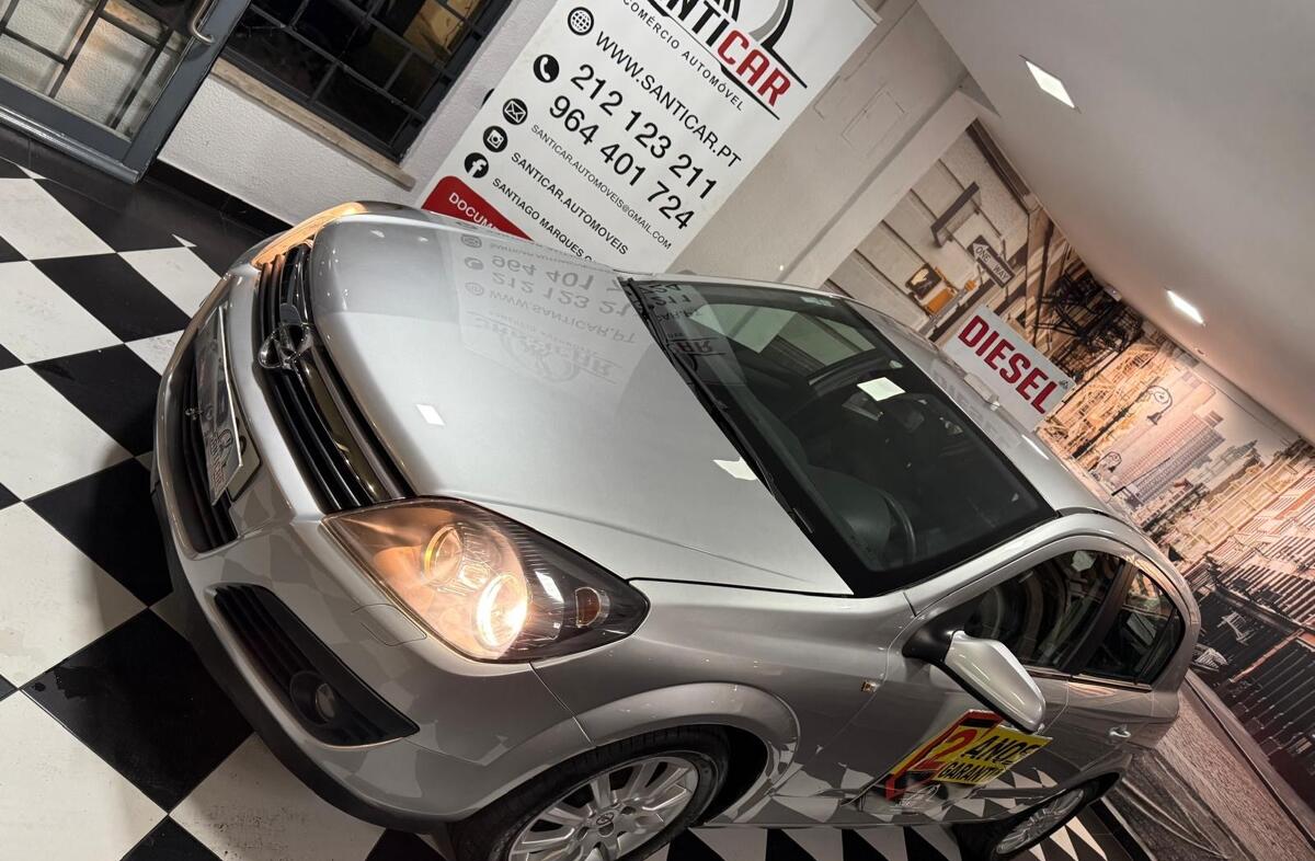 OPEL Astra H Astra Car. 1.9 CDTi Cosmo Auto