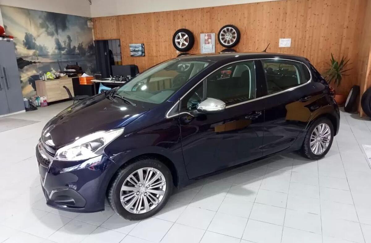 PEUGEOT 208 1.2 PureTech Allure EAT6