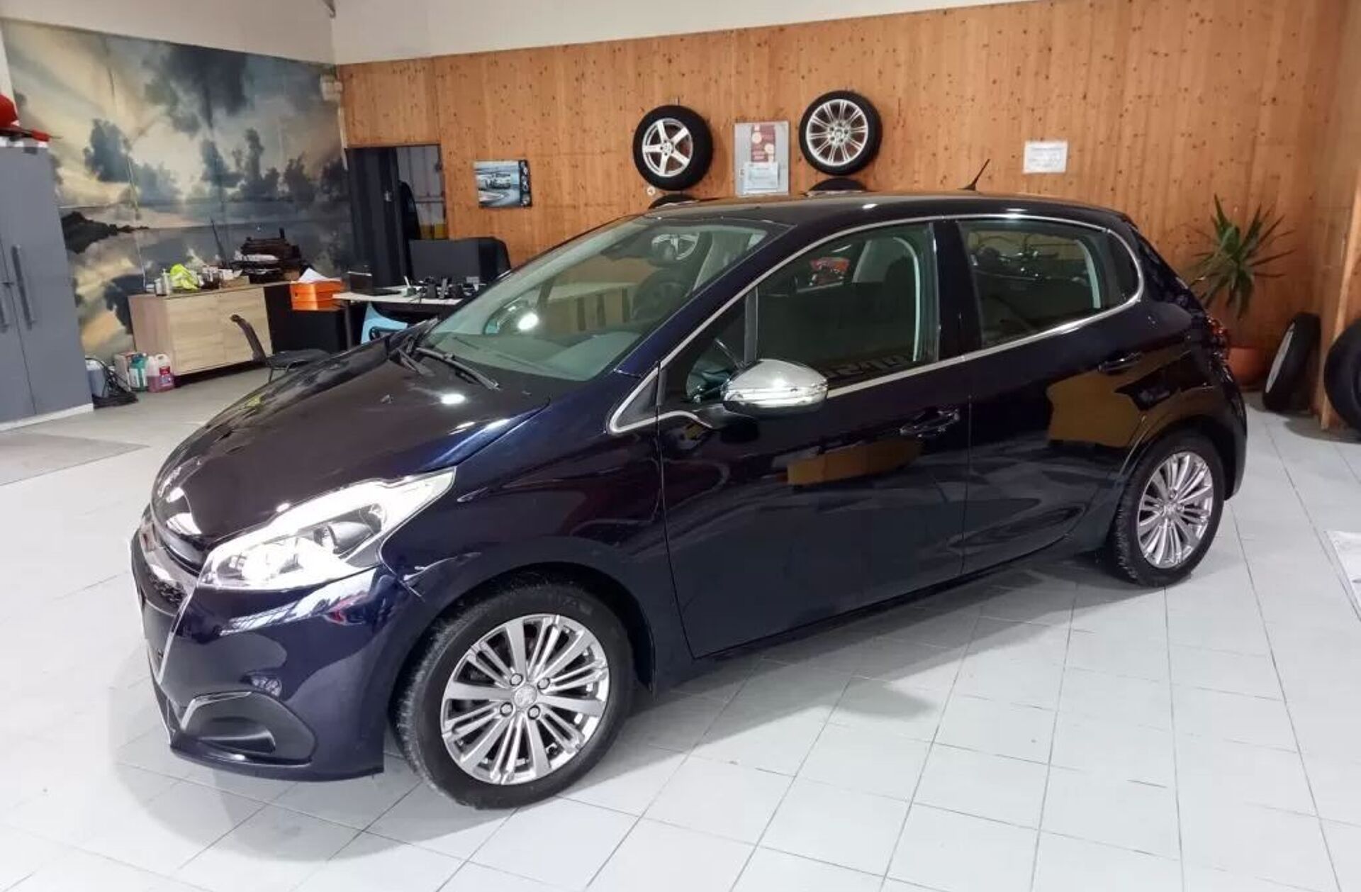 PEUGEOT 208 1.2 PureTech Allure EAT6