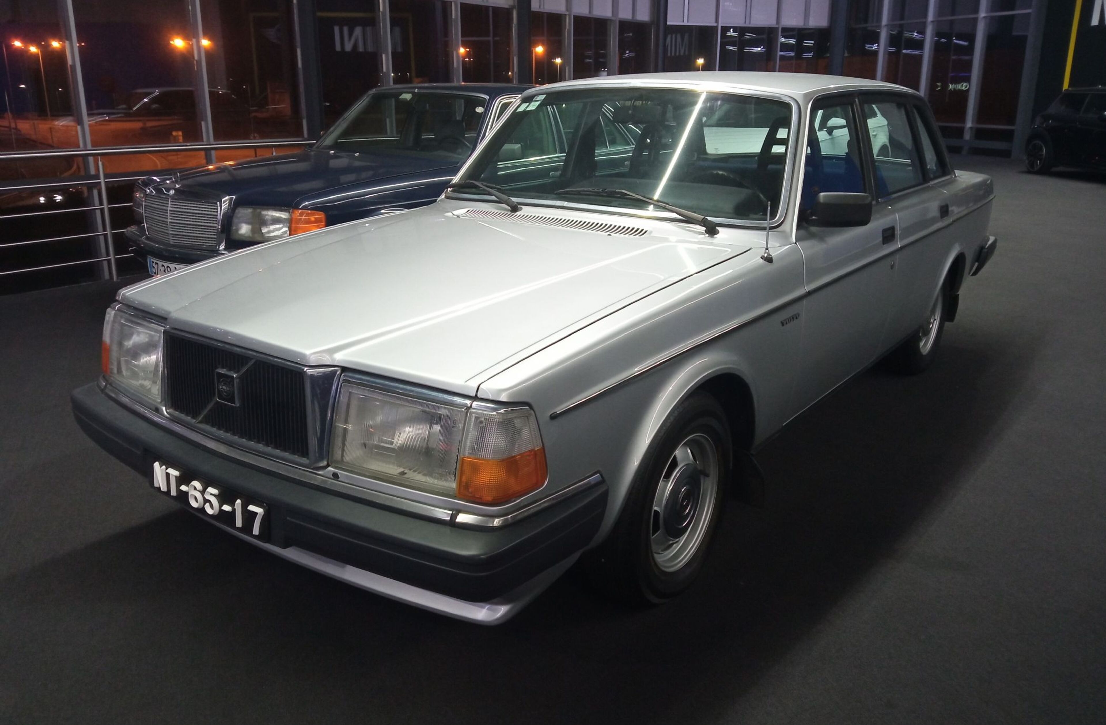 VOLVO 240 GL