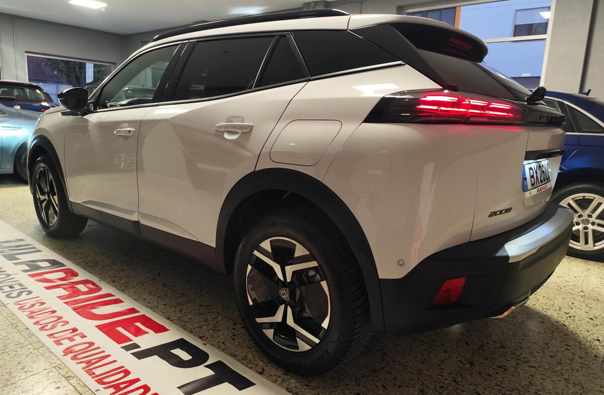 PEUGEOT 2008 1.2 PureTech Allure EAT8