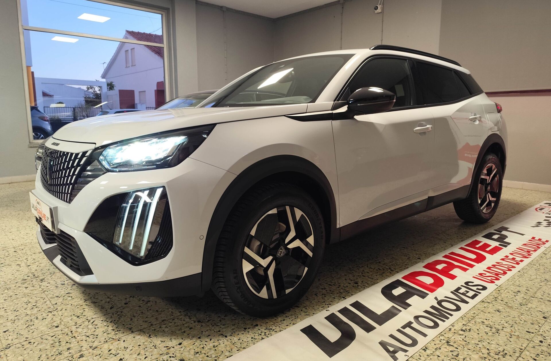 PEUGEOT 2008 1.2 PureTech Allure EAT8