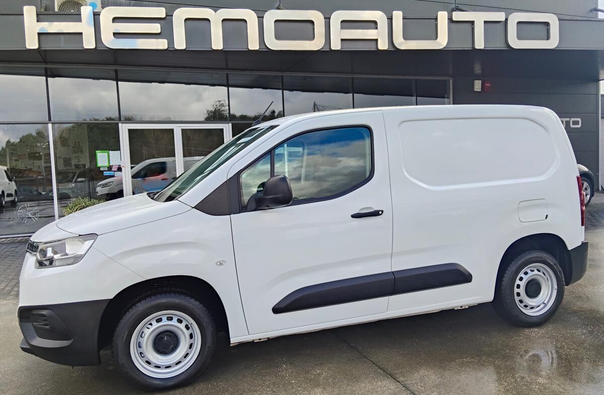 TOYOTA Proace City 1.5D L1 Comfort com Proteção Interior