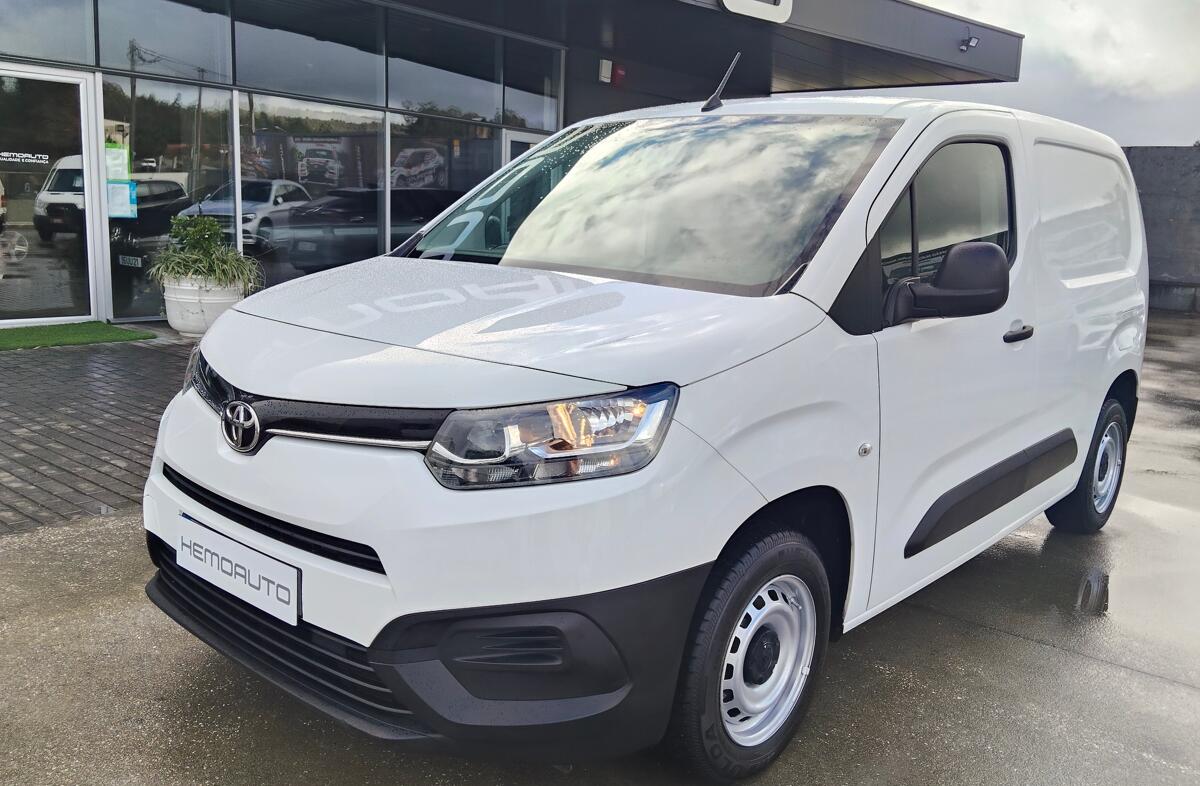 TOYOTA Proace City 1.5D L1 Comfort com Proteção Interior