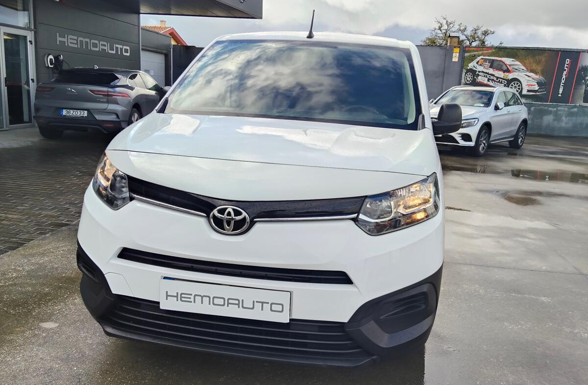 TOYOTA Proace City 1.5D L1 Comfort com Proteção Interior