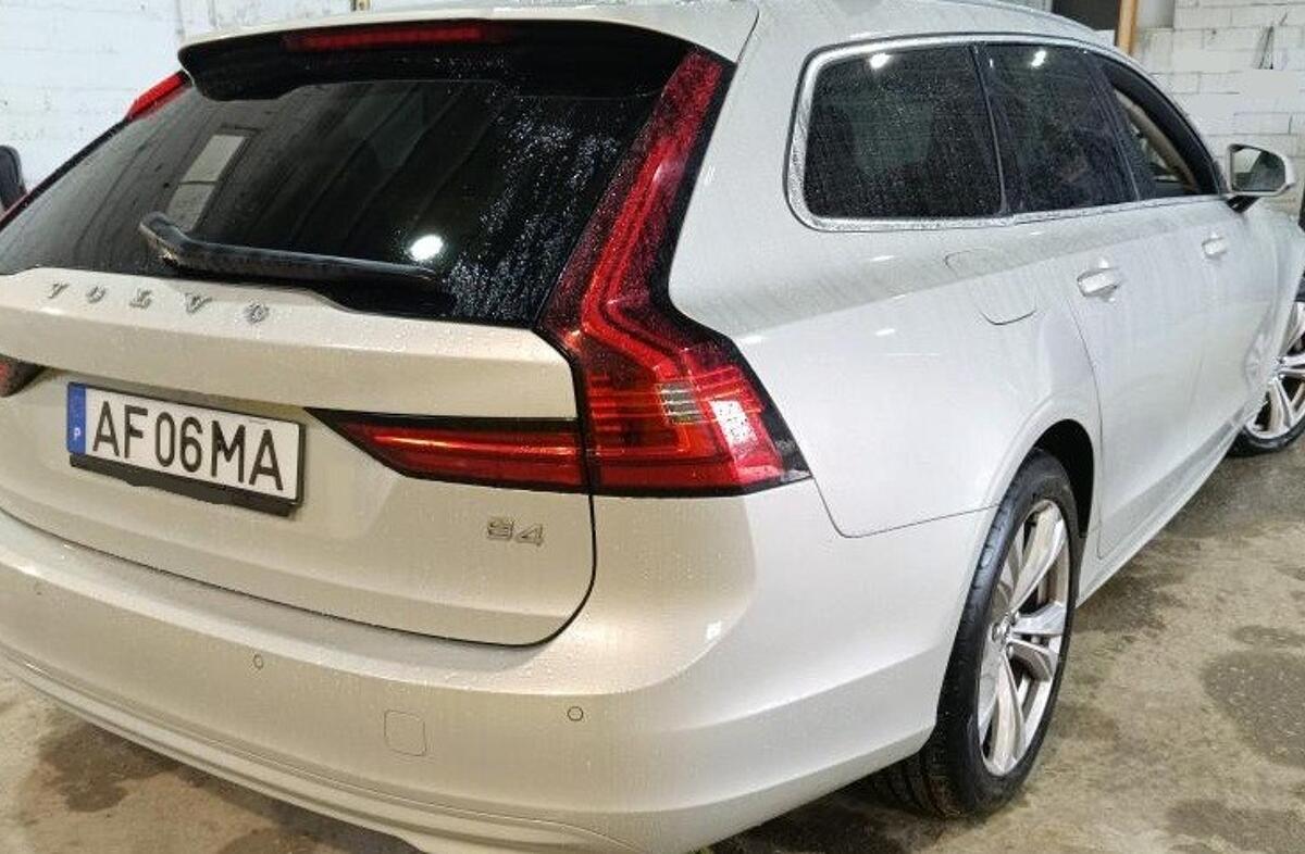 VOLVO V90 2.0 B4 Momentum Plus Geartronic